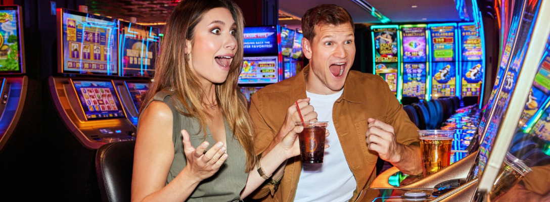 Couple Winning Las Vegas Slots at the D Casino