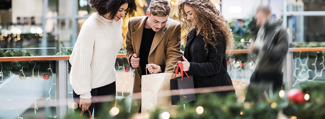 Friends Shopping for Las Vegas Black Friday Deals